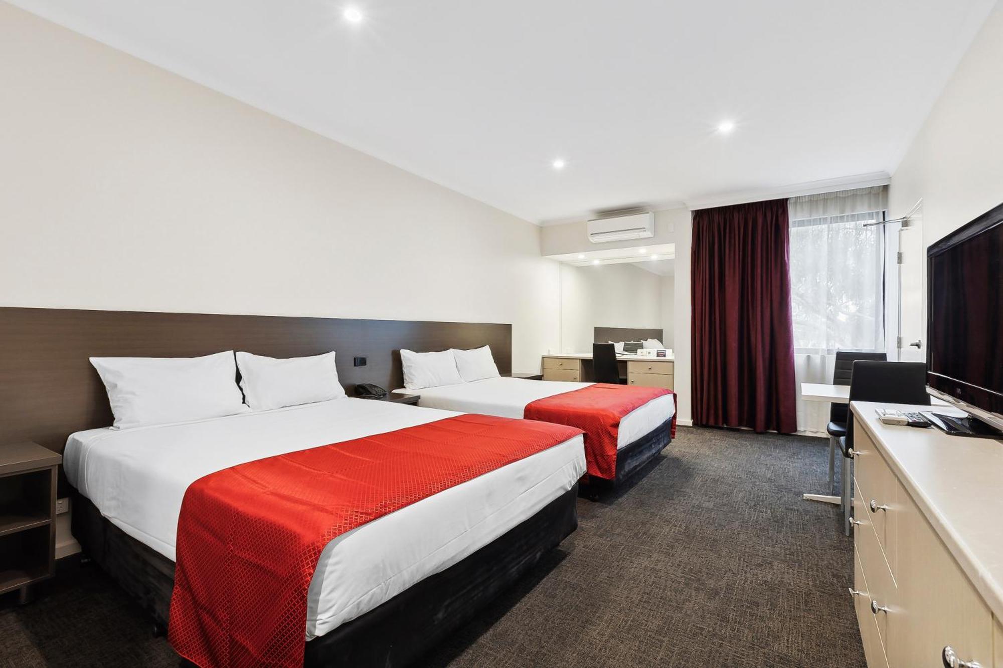Quality Hotel Manor Mitcham Exterior photo
