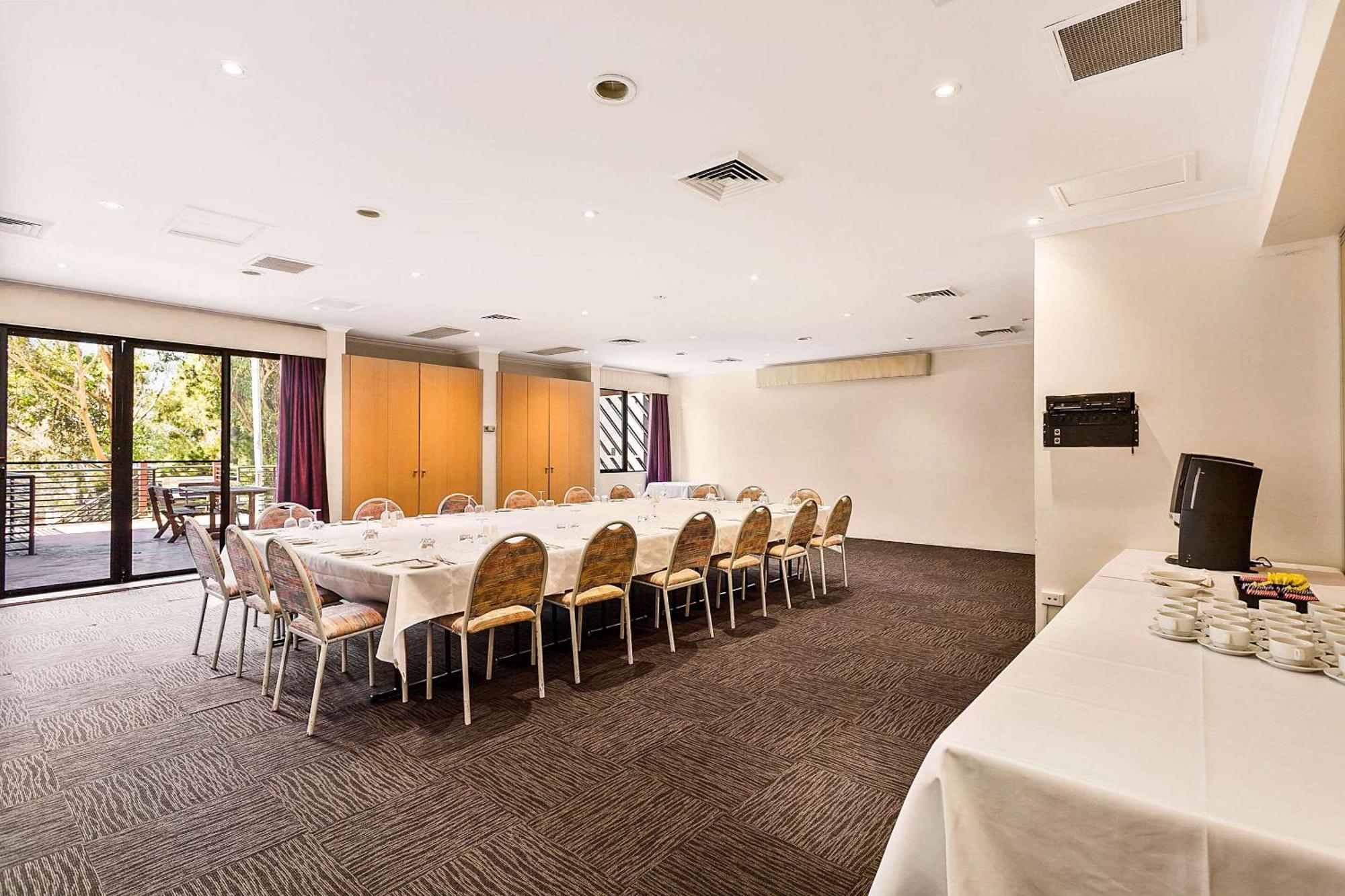Quality Hotel Manor Mitcham Exterior photo