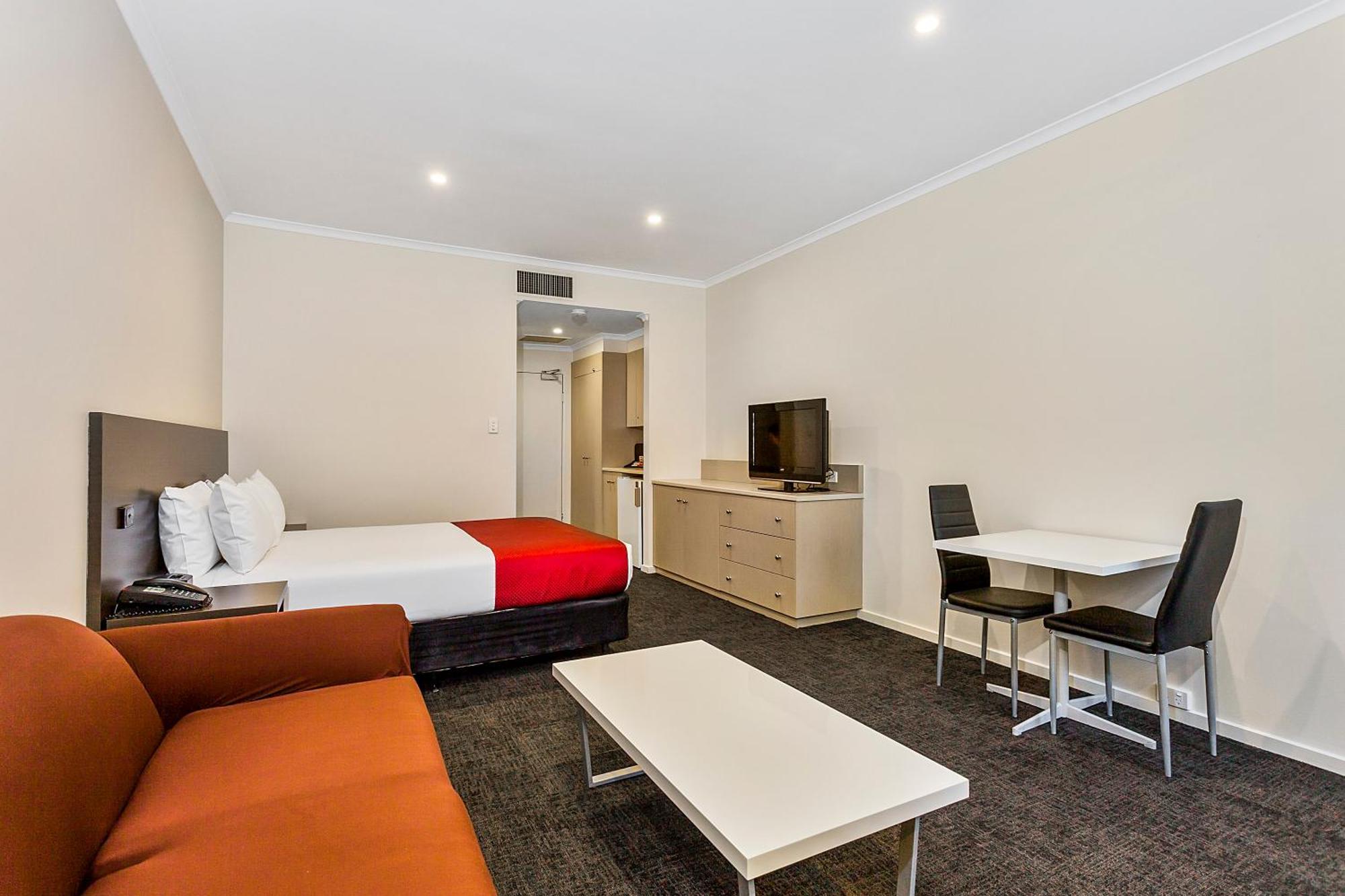 Quality Hotel Manor Mitcham Exterior photo