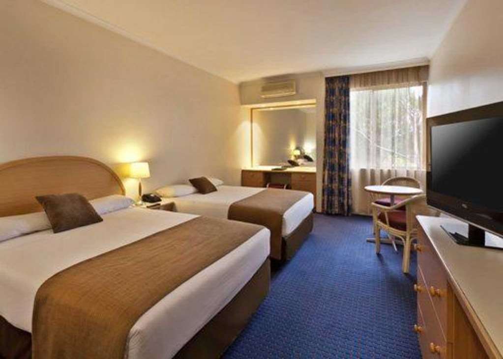 Quality Hotel Manor Mitcham Room photo