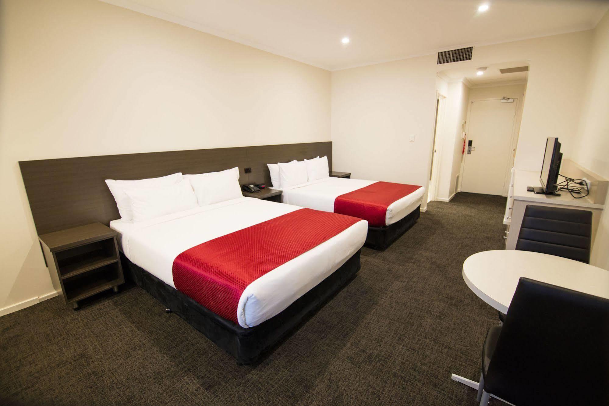 Quality Hotel Manor Mitcham Exterior photo